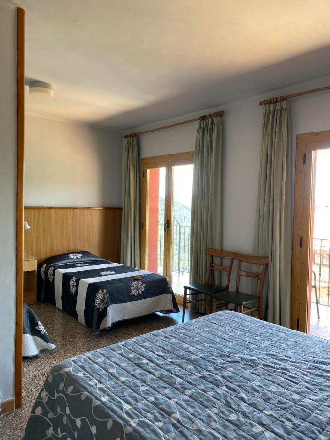 Hostal Alt Llobregat Castellar De N'Hug Exterior photo