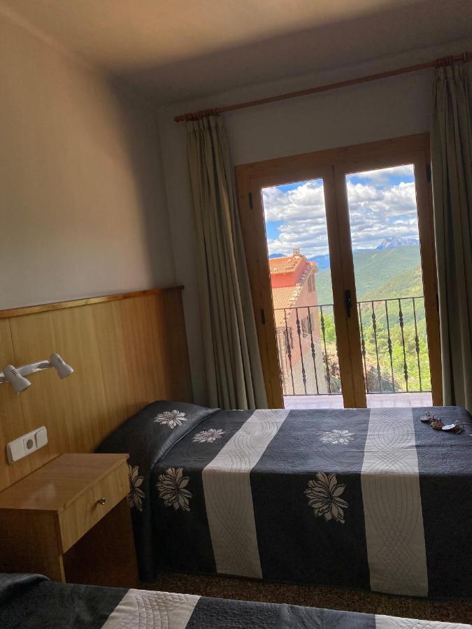 Hostal Alt Llobregat Castellar De N'Hug Exterior photo