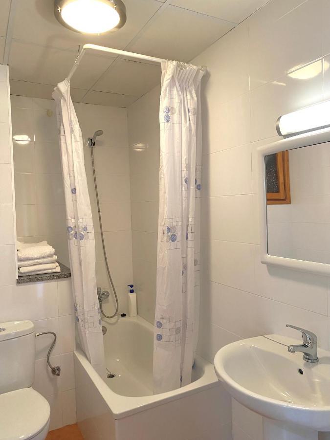 Hostal Alt Llobregat Castellar De N'Hug Exterior photo