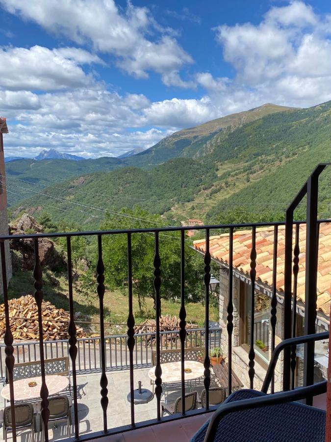 Hostal Alt Llobregat Castellar De N'Hug Exterior photo