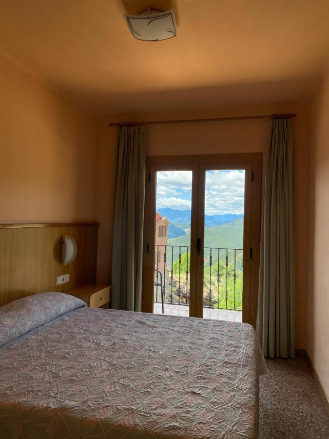 Hostal Alt Llobregat Castellar De N'Hug Exterior photo
