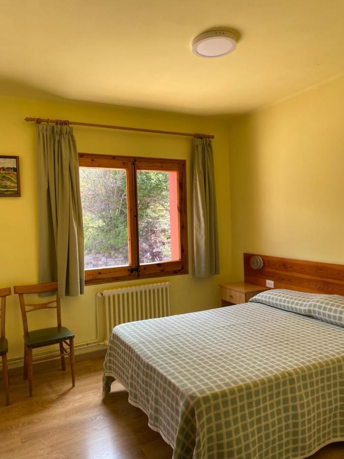 Hostal Alt Llobregat Castellar De N'Hug Exterior photo